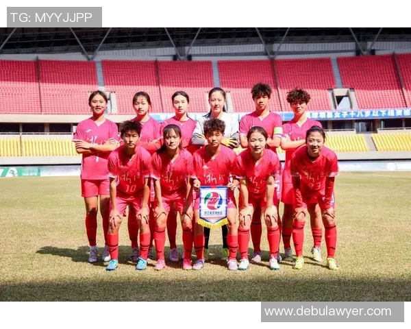 足球明星子女展现天赋打球精彩瞬间引发热议与关注