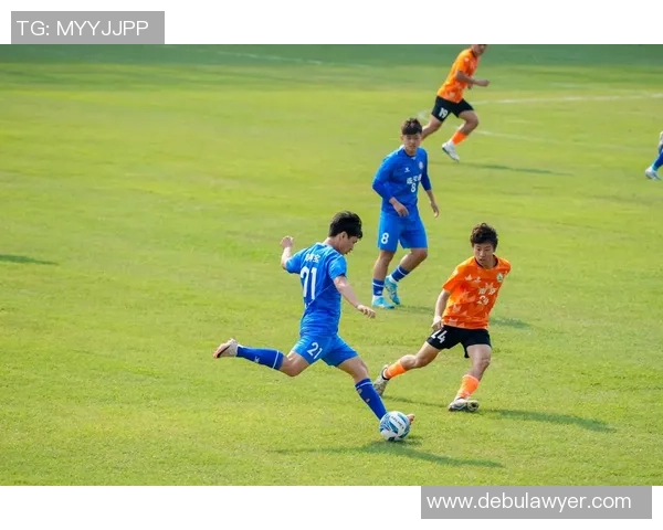 足球明星带球瞬间精彩瞬间尽显技术魅力与运动激情的完美结合